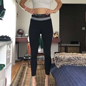 NIKE PRO (hypercool) BLACK LEGGINGS SMALL